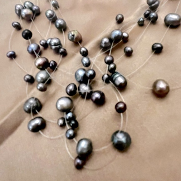 7 Strand freshwater pearl choker, peacock grey - Picture 4 of 5